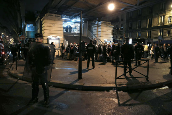 الشرطة الفرنسية تخلى مخيما للاجئين قرب محطة مترو بباريس (4)