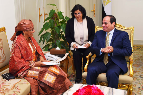 الرئيس السيسي مع وزيرة خارجية النيجر (3)