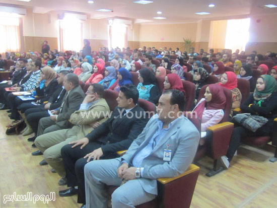 ملتقى التأهيل من أجل توظيف الخريجين بجامعة المنصورة  (4)