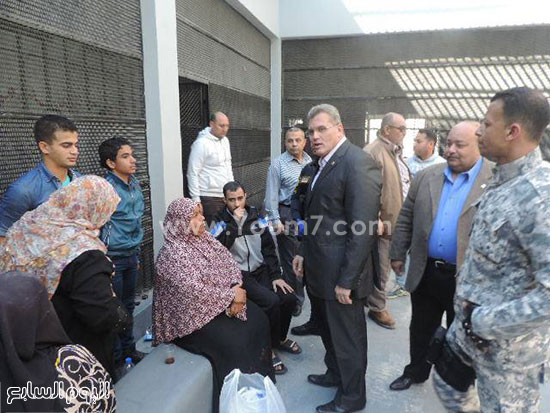 مدير أمن شمال سيناء يتفقد سجن العريش ويلتقى عددا من السجناء (2)