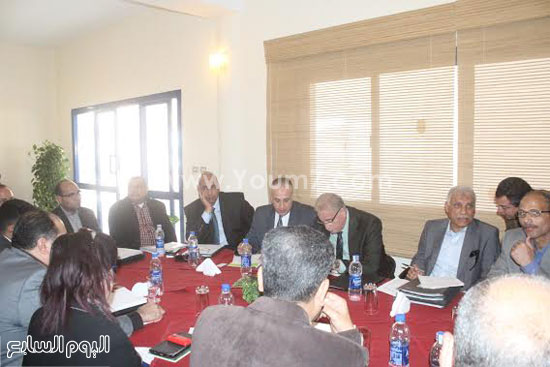 محافظ جنوب سيناء يحل 20 مشكلة متعثرة لمستثمرى شرم الشيخ (1)