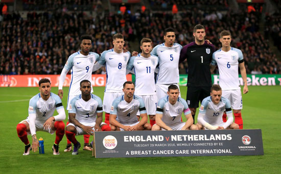 -من-مباراة-إنجلترا-أمام-هولندا--(3)