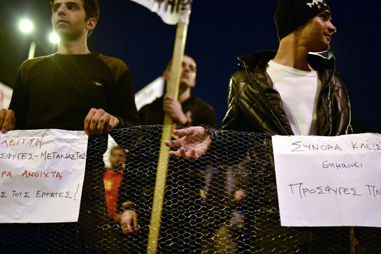 مهاجرون ولاجئون يتظاهرون فى أثينا ضد الاتفاق الأوروبى-التركى (10)
