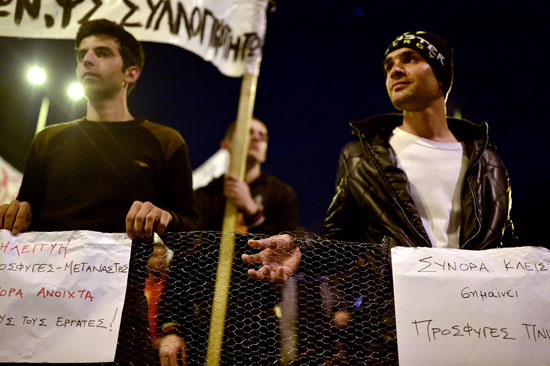 مهاجرون ولاجئون يتظاهرون فى أثينا ضد الاتفاق الأوروبى-التركى (9)