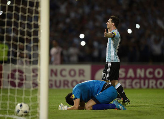 ميسي يدخل تاريخ الأرجنتين بعد الفوز على بوليفيا فى تصفيات المونديال (2)