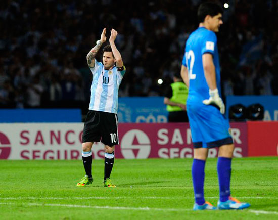 ميسي يدخل تاريخ الأرجنتين بعد الفوز على بوليفيا فى تصفيات المونديال (4)