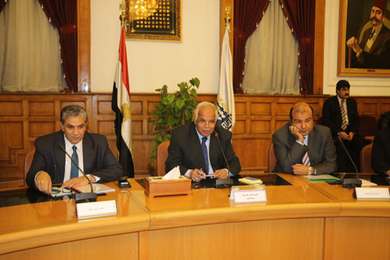 اجتماع محافظ القاهرة ووزير التموين ووزير البيئه (2)