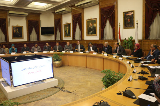 اجتماع محافظ القاهرة ووزير التموين ووزير البيئه (4)