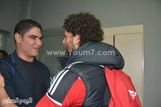  أبو هشيمة مع لاعبى المنتخب (3)