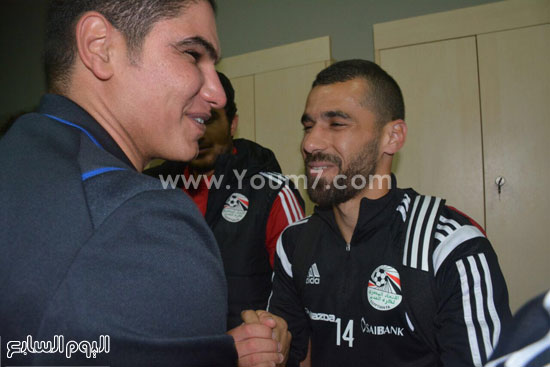  أبو هشيمة مع لاعبى المنتخب (6)