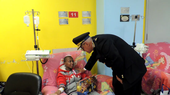 ضباط شرطة مرافق القاهرة يزورون مستشفى 57357 (2)