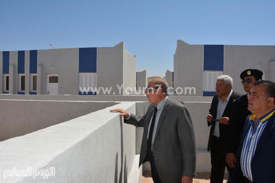 محافظ-جنوب-سيناء-خلال-افتتاح-مشروع-البيوت-البدوية-(4)