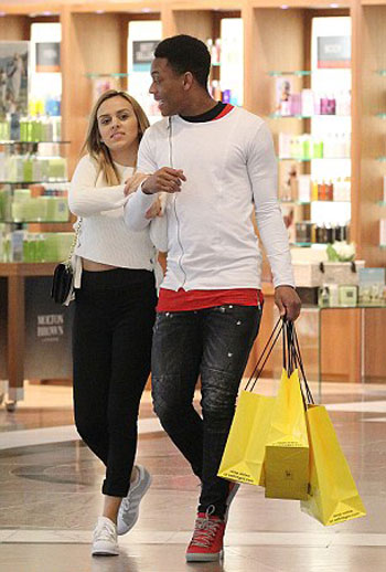 -الثنائي-أثناء-التسوق -الثنائي-أثناء-التسوق