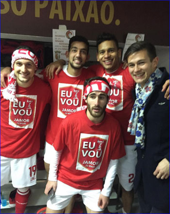 كوكا-وسط-زملائه-بعد-التأهل-لنهائى-الكأس