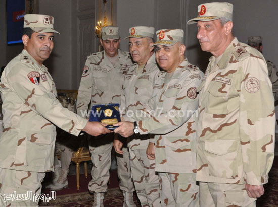 الفريق أول صدقى صبحى القائد العام للقوات المسلحة وزير الدفاع والإنتاج الحربى (2)