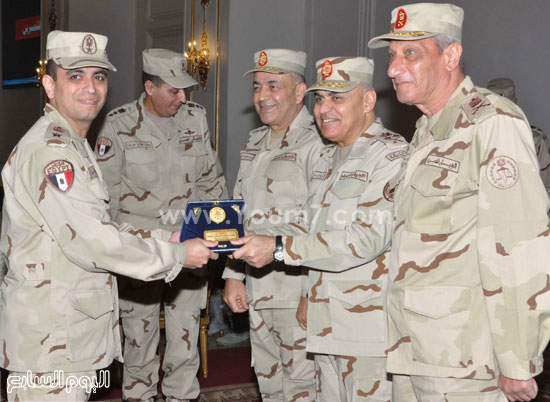 الفريق أول صدقى صبحى القائد العام للقوات المسلحة وزير الدفاع والإنتاج الحربى (3)