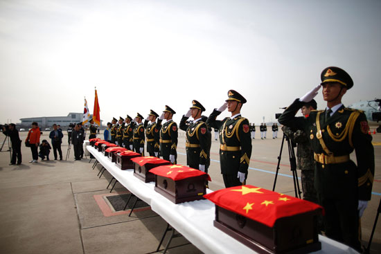 رفات 36 عسكريا صينيا (5)