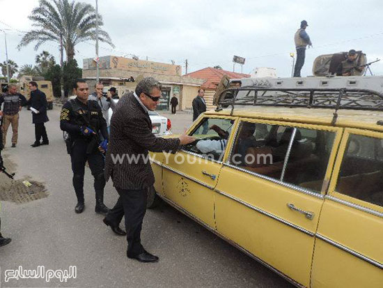 مدير أمن شمال سيناء يتفقد شوارع العريش ويؤكد تأمين المدينة بالكامل (12)