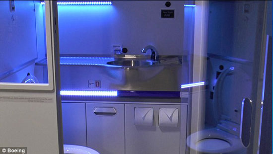 1مرحاض ذكى ، طائرات بوينج ، مراحيض الطائرات ، مرحاض مضاد للبكتريا ، مرحاض بالاشعة فوق البنفسجية  (3)