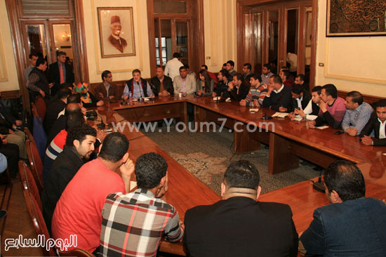 اجتماع-الدكتور-السيد-البدوى-مع-شباب-حزب-الوفد-(1)