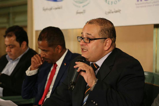 الدكتور شريف درويش اللبان وكيل كلية الإعلام جامعة القاهرة (3)