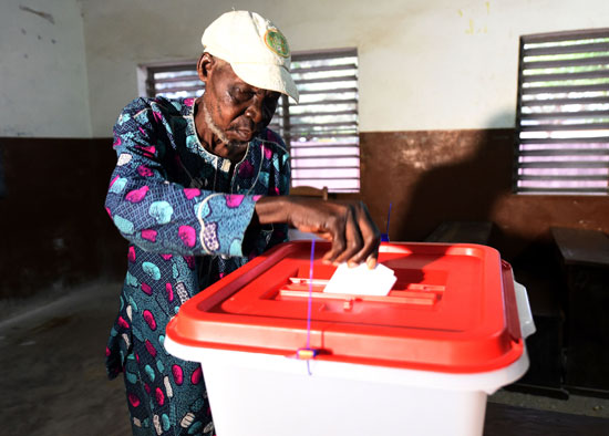 فتح مراكز الاقتراع لانتخاب رئيس بنين (2)