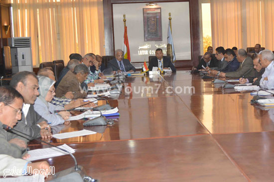 جلسة المجلس التنفيذى بمحافظة الأقصر (1)
