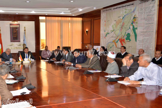 جلسة المجلس التنفيذى بمحافظة الأقصر (3)