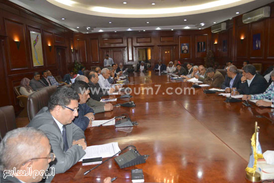 جلسة المجلس التنفيذى بمحافظة الأقصر (4)