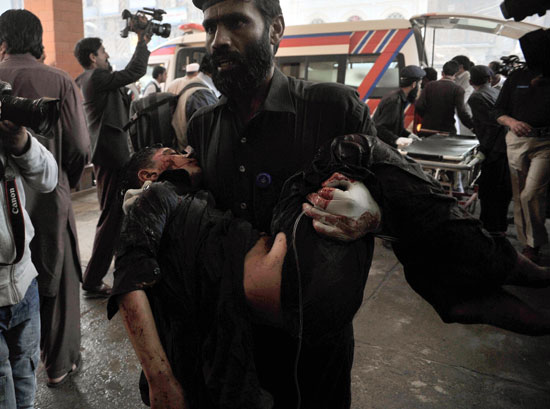  تفجير انتحارى بمجمع محاكم بباكستان (3)