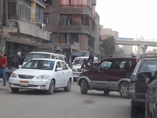 صحافة المواطن، عزبة النخل، مخالفات مرورية، شارع الشيخ منصور، تكدس المرور، انتشار القمامة، مواقف عشوائية (2)
