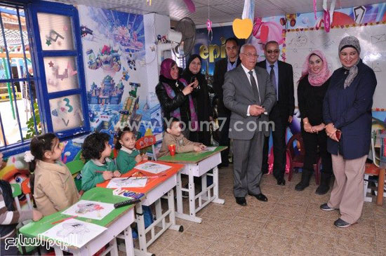 محافظ بورسعيد يوجه بتجميل أسوار المدارس (4)