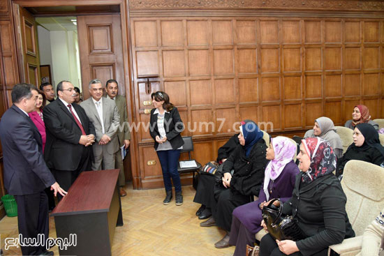 محافظ الإسكندرية يتفقد مركز صحة المرأة ويثنى على نشاطاته (7)