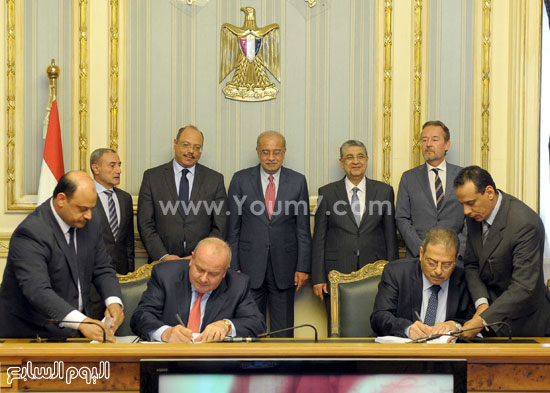 مجلس الوزراء توقيع اتفاقيات (1)