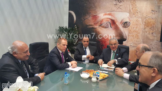لقاء وزير السياحة هشام زعزوع  مع ممثلى شركة تيوى للسياحة (7)