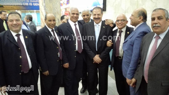  تكريم مدير إدارة الجمرك بمطار القاهرة لبلوغه السن القانونية للمعاش (1)