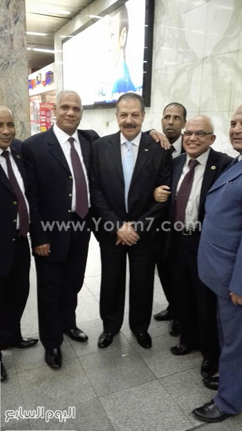  تكريم مدير إدارة الجمرك بمطار القاهرة لبلوغه السن القانونية للمعاش (2)
