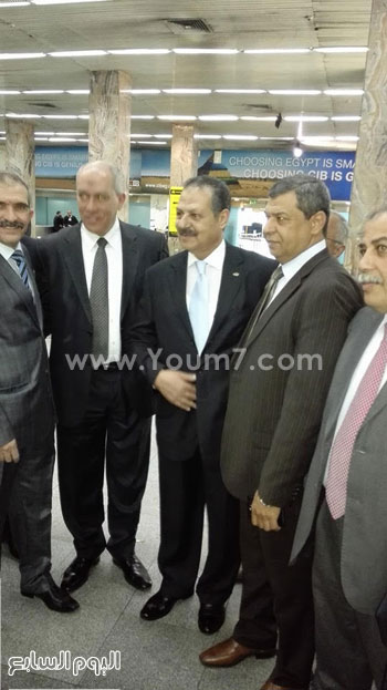  تكريم مدير إدارة الجمرك بمطار القاهرة لبلوغه السن القانونية للمعاش (6)