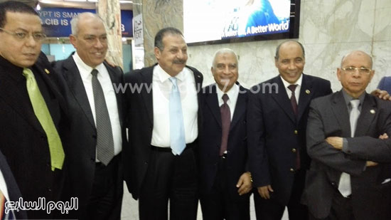  تكريم مدير إدارة الجمرك بمطار القاهرة لبلوغه السن القانونية للمعاش (10)