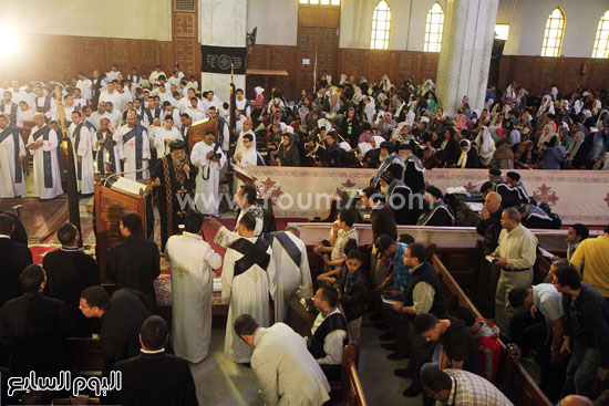 حضور مكثف للأخوة المسيحيين بقداس الجمعة الكبيرة  -اليوم السابع -4 -2015