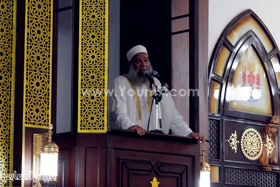	خطيب المسجد يخطب الجمعة -اليوم السابع -4 -2015
