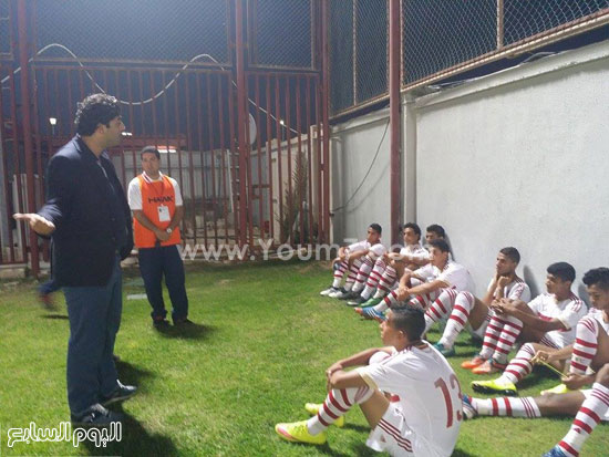 ميدو يتحدث مع اللاعبين قبل المباراة -اليوم السابع -4 -2015