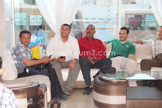  بعض العائدين من اليمن داخل الفندق -اليوم السابع -4 -2015