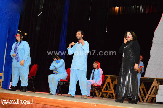 عرض المجانين على مسرح ثقافى بورسعيد -اليوم السابع -4 -2015