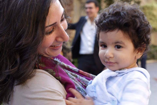 الأم ونظرة أمومة لطفلها -اليوم السابع -4 -2015