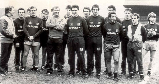 فيرجسون مع لاعبى مانشستر يونايتد عام 1986 -اليوم السابع -4 -2015