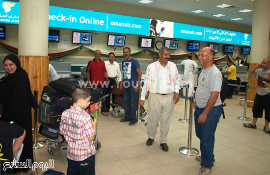  تحميل الحقائب فى مطار صلالة -اليوم السابع -4 -2015