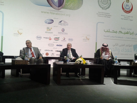 	الدكتور عادل العدوى وزير الصحة خلال مشاركته فى المؤتمر  -اليوم السابع -4 -2015