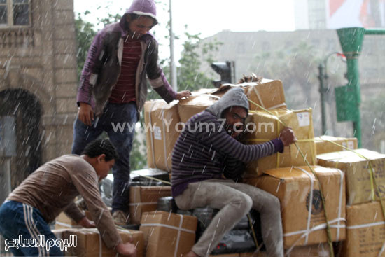  الأمطار تُغرق العمل بالقرب من ميدان التحرير  -اليوم السابع -4 -2015