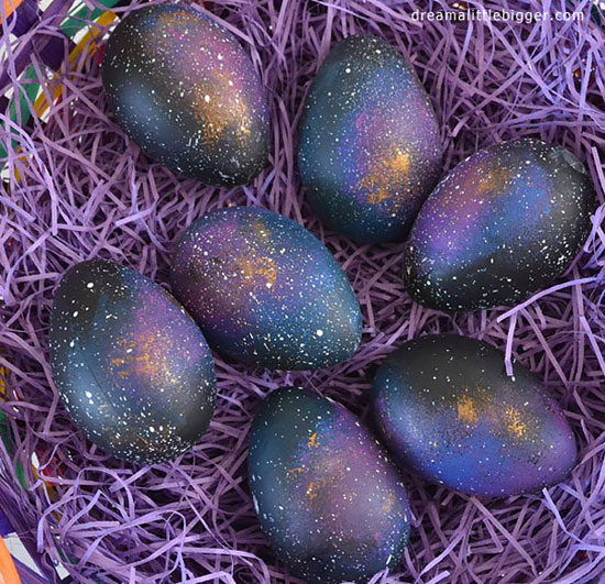 بيض المجرات السماوية الملون باستخدام الفرشاة -اليوم السابع -4 -2015